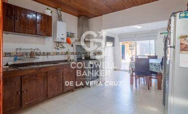 Casa  3 dormitorios, con patio y cochera en Fomento 9 de julio