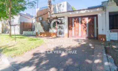 Casa  3 dormitorios, con patio y cochera en Fomento 9 de julio