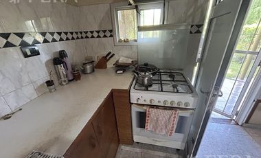 Venta de Casa 3 ambientes con cochera, parrilla y jardín en Hudson