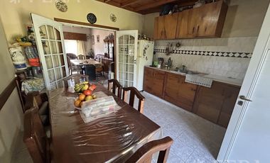 Venta de Casa 3 ambientes con cochera, parrilla y jardín en Hudson