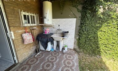 Venta de Casa 3 ambientes con cochera, parrilla y jardín en Hudson