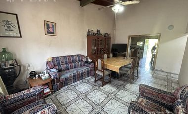 Venta de Casa 3 ambientes con cochera, parrilla y jardín en Hudson