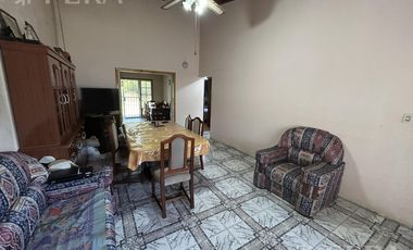 Venta de Casa 3 ambientes con cochera, parrilla y jardín en Hudson