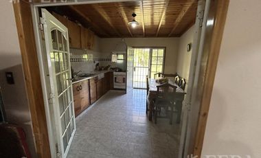 Venta de Casa 3 ambientes con cochera, parrilla y jardín en Hudson