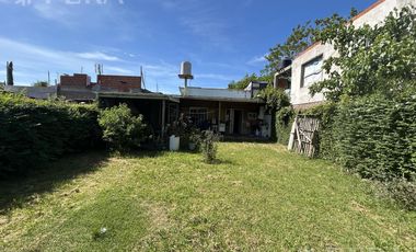 Venta de Casa 3 ambientes con cochera, parrilla y jardín en Hudson