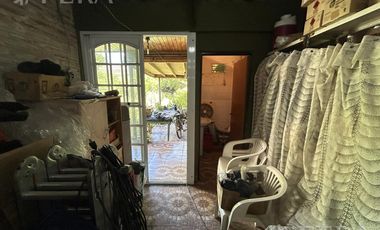 Venta de Casa 3 ambientes con cochera, parrilla y jardín en Hudson