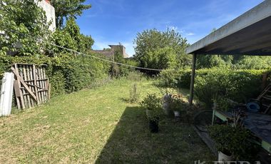 Venta de Casa 3 ambientes con cochera, parrilla y jardín en Hudson