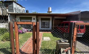 Venta de Casa 3 ambientes con cochera, parrilla y jardín en Hudson