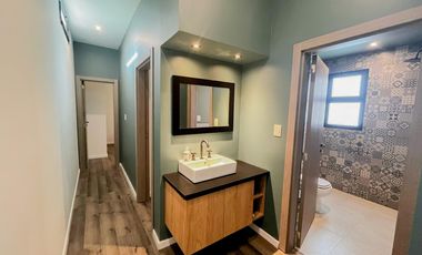 Moderna casa en venta tres dormitorios, apta crédito !!