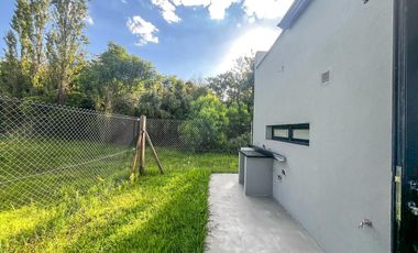 Moderna casa en venta tres dormitorios, apta crédito !!