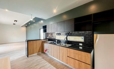 Moderna casa en venta tres dormitorios, apta crédito !!