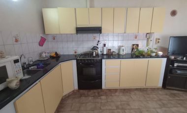 VENTA CASA 4 AMB CON COCHERA CASEROS