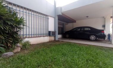 VENTA CASA 4 AMB CON COCHERA CASEROS