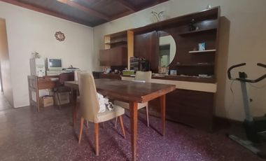 VENTA CASA 4 AMB CON COCHERA CASEROS
