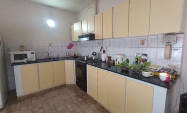 VENTA CASA 4 AMB CON COCHERA CASEROS