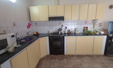 VENTA CASA 4 AMB CON COCHERA CASEROS