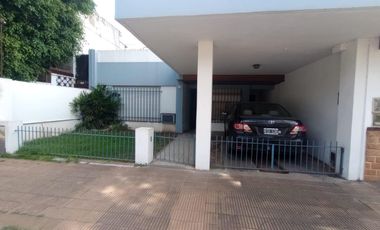 VENTA CASA 4 AMB CON COCHERA CASEROS