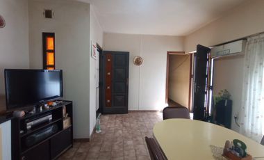 VENTA CASA 4 AMB CON COCHERA CASEROS