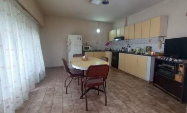 VENTA CASA 4 AMB CON COCHERA CASEROS