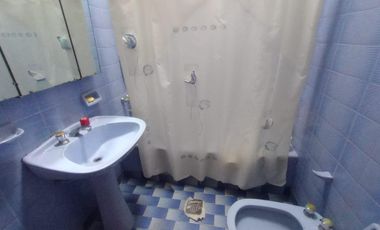 VENTA CASA 4 AMB CON COCHERA CASEROS