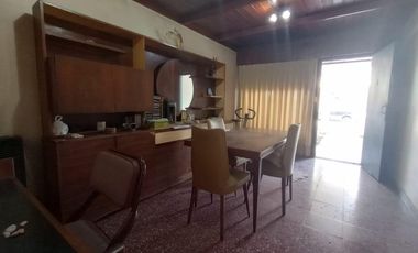 VENTA CASA 4 AMB CON COCHERA CASEROS