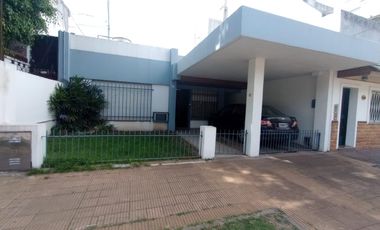 VENTA CASA 4 AMB CON COCHERA CASEROS