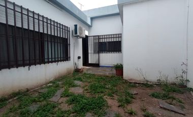 VENTA CASA 4 AMB CON COCHERA CASEROS