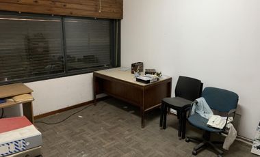 VENTA Galpón  con oficina Barrio Azcuenaga Permuta RENOVADO EXCELENTE ESTADO