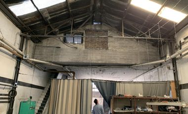VENTA Galpón  con oficina Barrio Azcuenaga Permuta RENOVADO EXCELENTE ESTADO