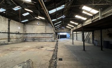 VENTA Galpón  con oficina Barrio Azcuenaga Permuta RENOVADO EXCELENTE ESTADO