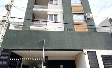 Venta de Departamento de 2 ambientes en Wilde con patio y cochera opcional (24324)