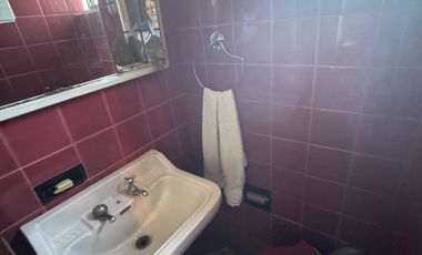 Venta de casa 5 ambientes con cochera y local en Sarandí