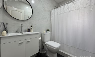 Venta de casa 6 ambientes con piscina y cochera en Miralagos