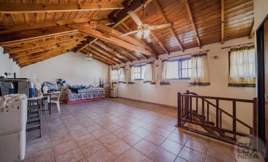 Casa de 7 ambientes en Venta, Caseros, Partido de Tres de Febrero, Provincia de Buenos Aires.