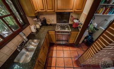 Casa de 7 ambientes en Venta, Caseros, Partido de Tres de Febrero, Provincia de Buenos Aires.