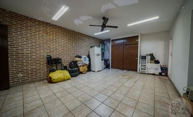Casa de 7 ambientes en Venta, Caseros, Partido de Tres de Febrero, Provincia de Buenos Aires.