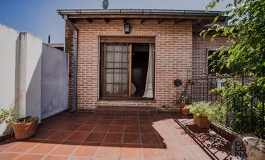 Casa de 7 ambientes en Venta, Caseros, Partido de Tres de Febrero, Provincia de Buenos Aires.