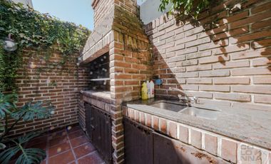 Casa de 7 ambientes en Venta, Caseros, Partido de Tres de Febrero, Provincia de Buenos Aires.