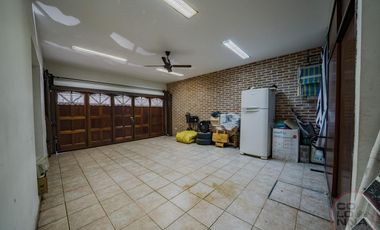 Casa de 7 ambientes en Venta, Caseros, Partido de Tres de Febrero, Provincia de Buenos Aires.
