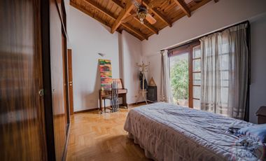 Casa de 7 ambientes en Venta, Caseros, Partido de Tres de Febrero, Provincia de Buenos Aires.