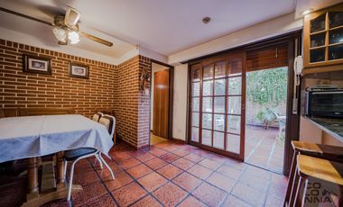 Casa de 7 ambientes en Venta, Caseros, Partido de Tres de Febrero, Provincia de Buenos Aires.
