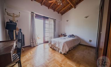 Casa de 7 ambientes en Venta, Caseros, Partido de Tres de Febrero, Provincia de Buenos Aires.