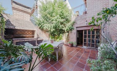 Casa de 7 ambientes en Venta, Caseros, Partido de Tres de Febrero, Provincia de Buenos Aires.
