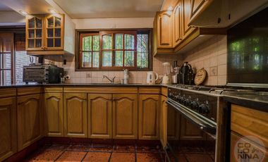 Casa de 7 ambientes en Venta, Caseros, Partido de Tres de Febrero, Provincia de Buenos Aires.