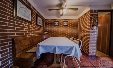 Casa de 7 ambientes en Venta, Caseros, Partido de Tres de Febrero, Provincia de Buenos Aires.
