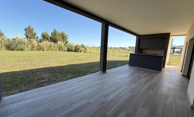Casa a estrenar en San Sebastian Sector 7!!