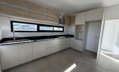 Casa a estrenar en San Sebastian Sector 7!!