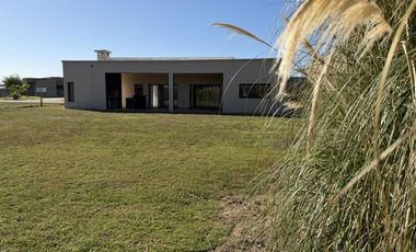 Casa a estrenar en San Sebastian Sector 7!!
