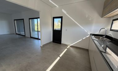 Casa a estrenar en San Sebastian Sector 7!!