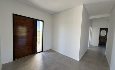 Casa a estrenar en San Sebastian Sector 7!!